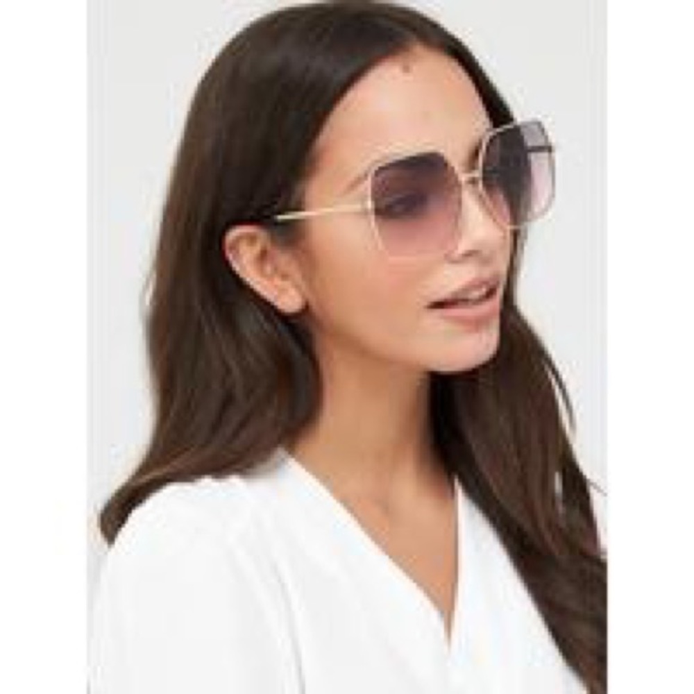 QUAY SUNGLASSES BACKSTAGE